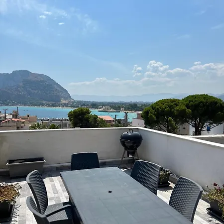 Mondhello A 2 Passi Dal Mare